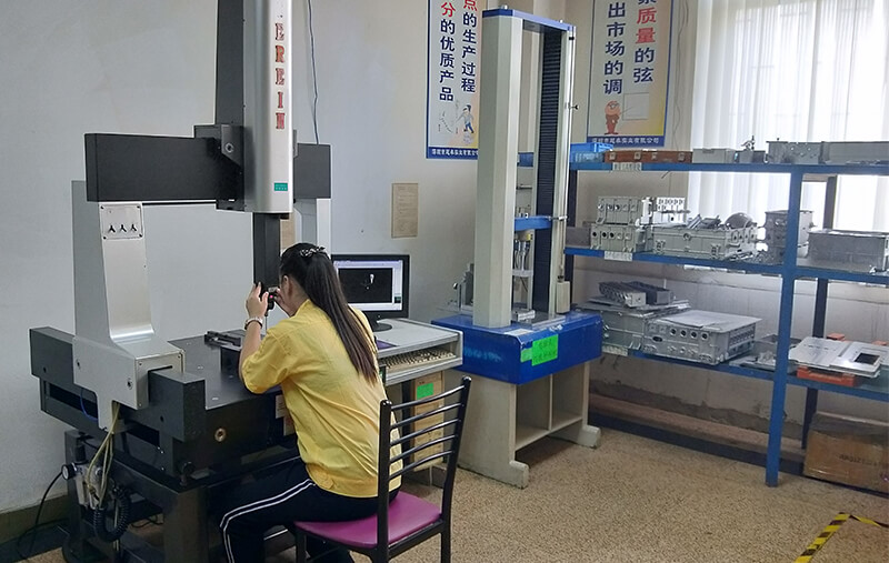 檢測中心：三次元，二次元，投影儀，鹽霧測試儀，探傷機，壓力測試，光譜分析儀，光澤計等21臺。