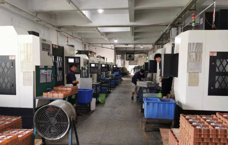 CNC課：CNC加工中心及5軸加工中心共236臺。