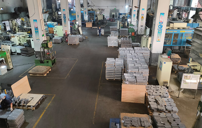 壓鑄課：噸位從280~4000T壓鑄機，共53臺。